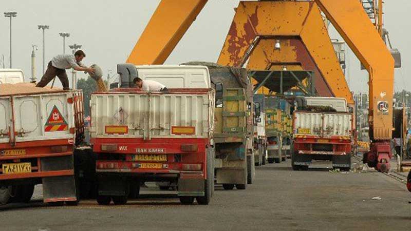 جزئیات جدید از تحت کلید شدن محموله‌های وارداتی نهاده‌های دامی/جهاد کشاورزی: برای رصد کالای اساسی سامانه داریم