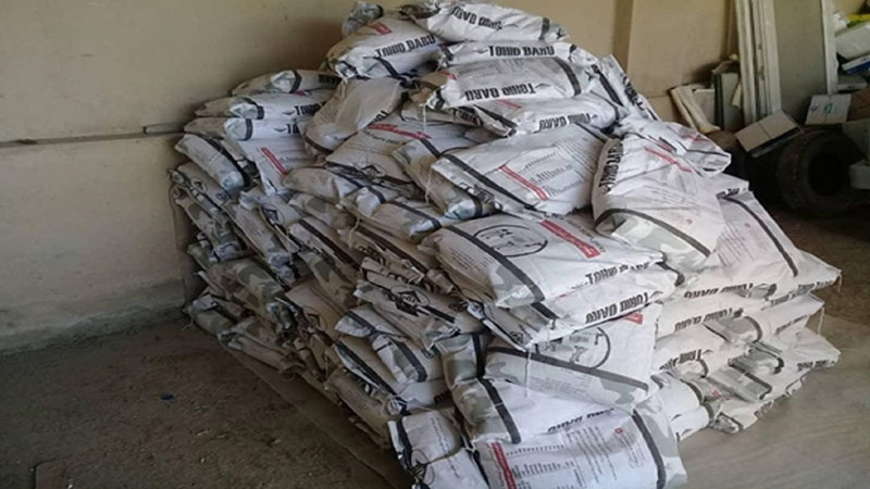 ۱۳ تن مواد اولیه تولید خوراک دام و طیور فاسد در مریوان کشف شد