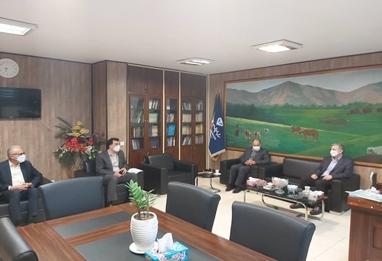 نشست رییس سازمان دامپزشکی کشور با همکاران بخش دولتی و تشکل ها و تعاونی مرغداران در اداره کل دامپزشکی استان البرز