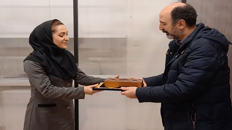 به مناسبت گرامیداشت مقام زن در اداره کل دامپزشکی استان مازندران صورت گرفت: تجلیل از دکتر «حسینی آهار» پژوهشگر نمونه استانی در حوزه دامپزشکی