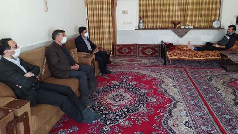 مدیرکل دامپزشکی استان یزد در دیدار با همکار مصدوم شبکه دامپزشکی یزد: دامپزشکی جزء مشاغل دشوار است؛ پرسنل دامپزشکی خود را به خطر انداخته تا امنیت غذایی را به جامعه هدیه دهند