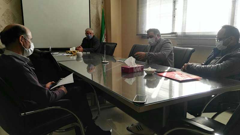 در جلسه نمایندگان هیئت های مدیره انجمن های صنفی درمانگاه ها، داروخانه ها و آزمایشگاه‌های استان اصفهان مطرح شد: واگذاری امور درمان، دارو و واکسن به زنجیره های یکپارچه تولید، نتیجه‌ای جز اضمحلال دامپزشکی نخواهد داشت