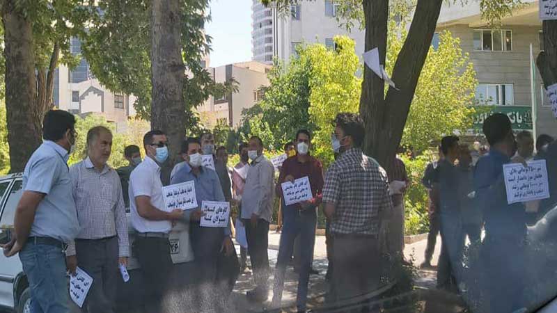 تجمع دامداران مقابل ساختمان جهادکشاورزی خراسان رضوی