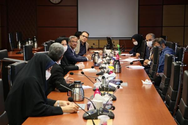 معاون بهداشتی و ‌پیشگیری سازمان دامپزشکی کشور پس از توافق 3 دستگاه متولی اعلام کرد: ارتقاء کیفی و کمی تولیدات دامی و بهداشت دام عشایر از اولویت های سازمان دامپزشکی کشور در سال ۹۹ 